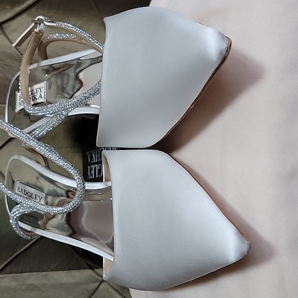 NWT- Badgley Mischka ‘Autumn’ Kitten Heel Pump DISPLAY SHOE - Picture 5 of 12